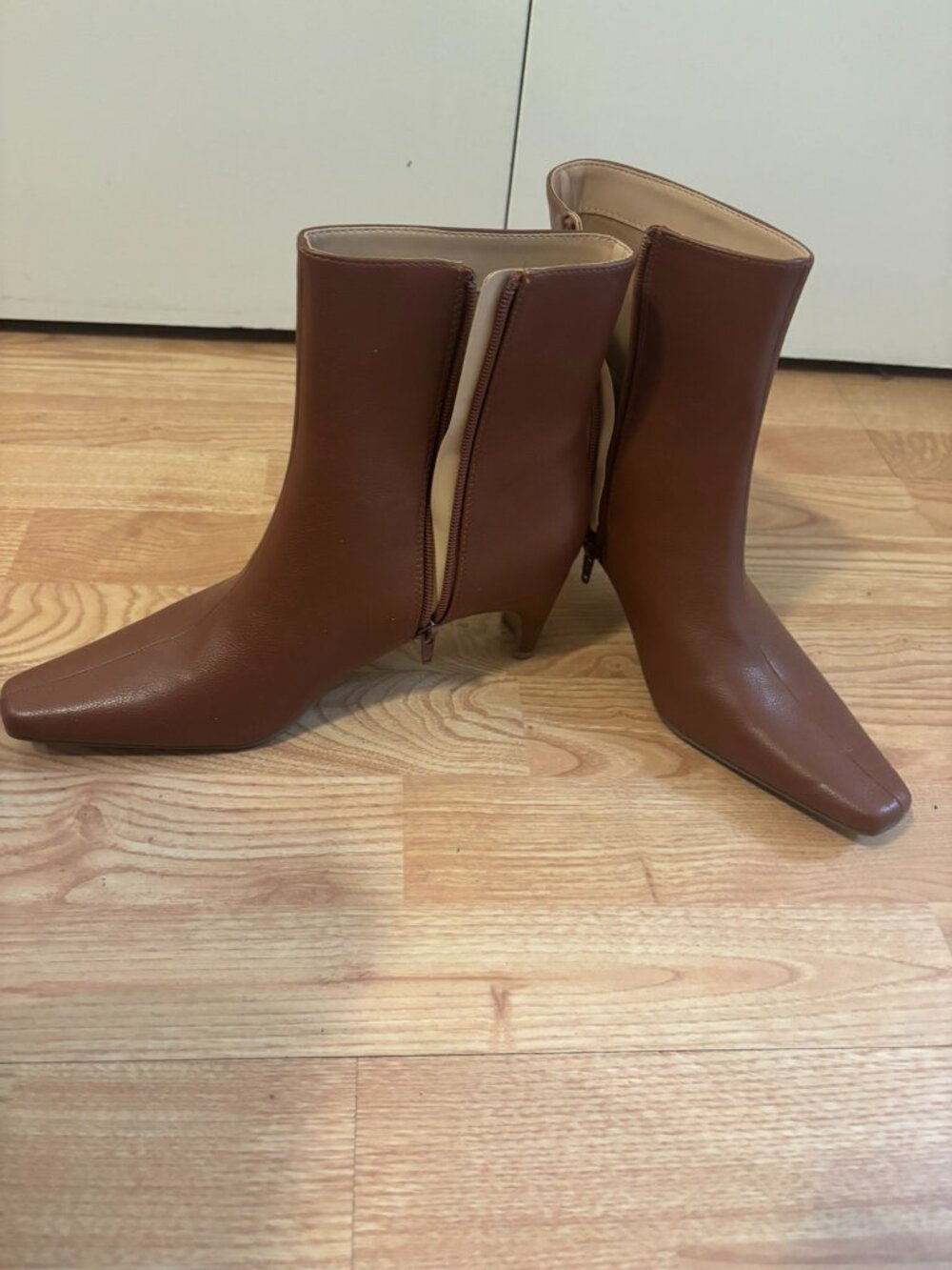 ## ✨ LOFT Cognac Leather Square Toe Ankle Boots ✨ - Picture 5 of 6